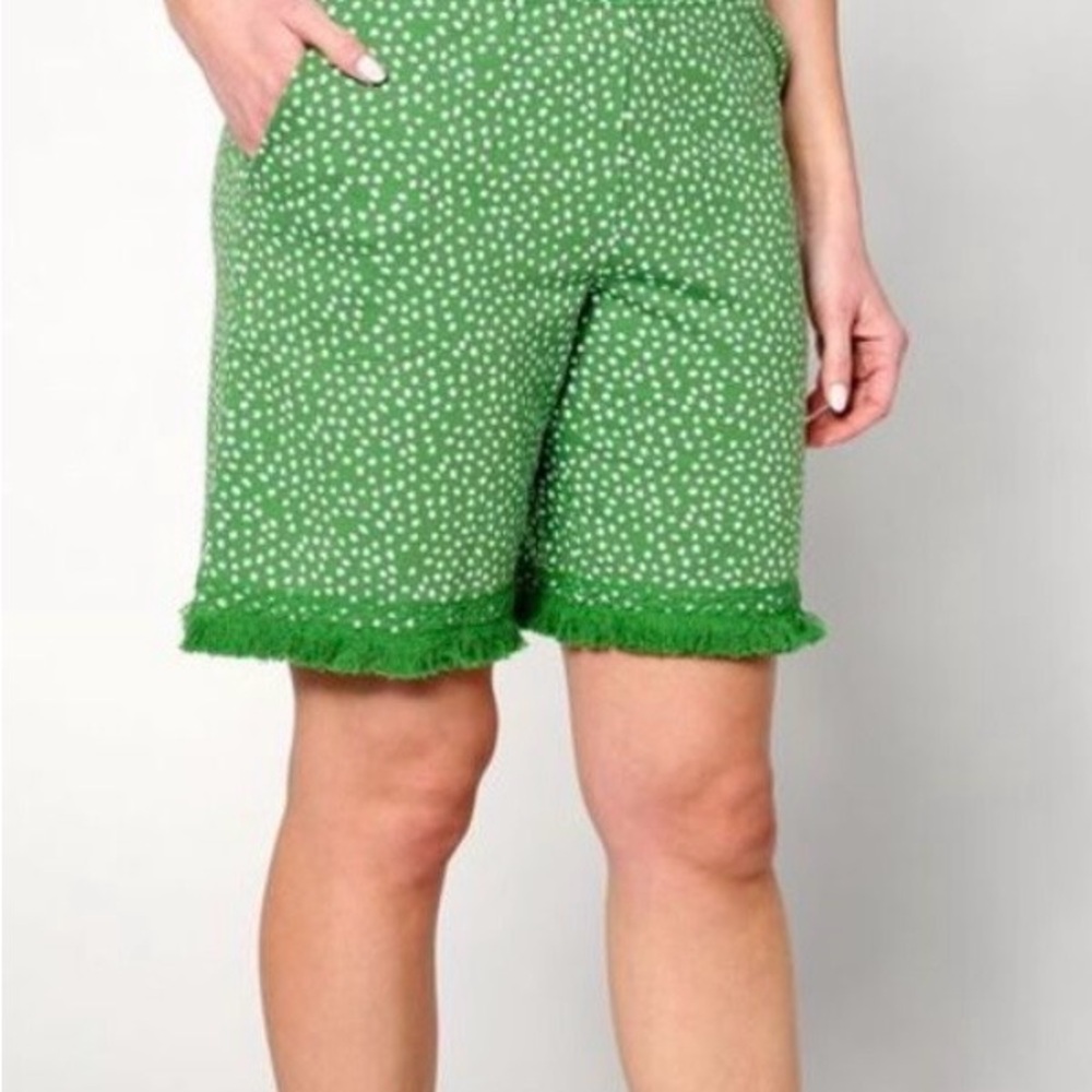 Sport Savvy Green Polka Dot Women’s 8” Short with Fringe Trim. 1X Garden Green